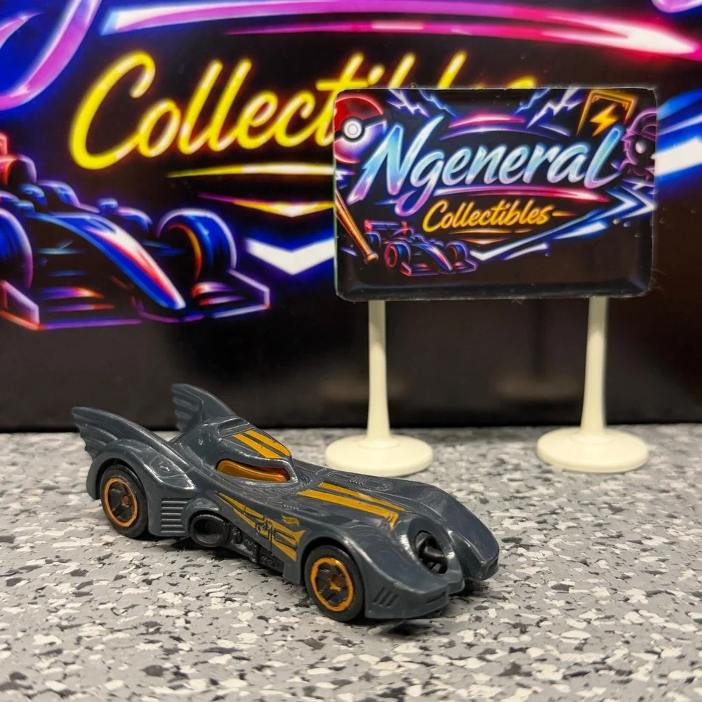 Hot Wheels Batmobile Dark Grey Orange Stripes DC Comics FJX33 2017 1:64 Scale
